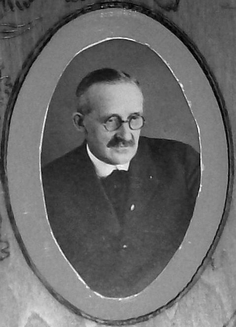 img-charles_hall.jpg