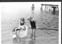 img-girls_with_fish_net.1963.jpg img-girls_with_fish_net.1963.jpg